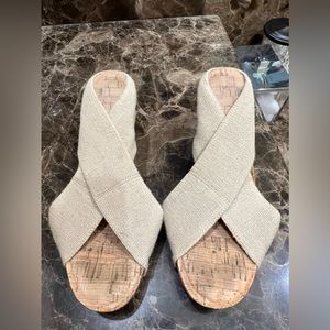 Really cute 4” wedges. Fabric is stretchy. Size 7.5